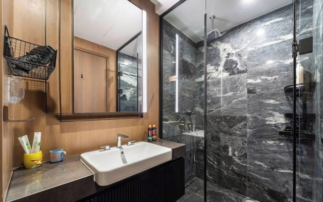 Luxury Lumiere Riverside Urban Apartment