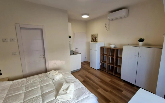 Lihi brand new studio