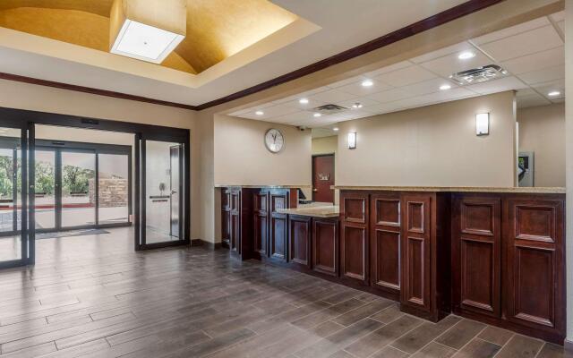 Comfort Inn & Suites