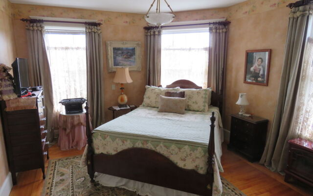 The Sleigh Maker Inn Bed and Breakfast
