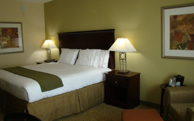 Holiday Inn Express Hotel & Suites Brownfield by IHG
