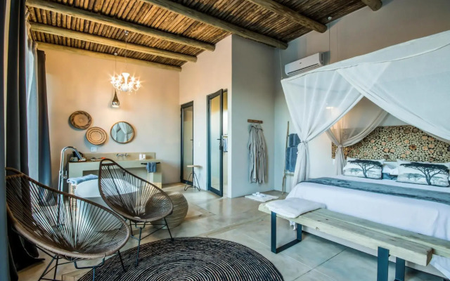 Kruger Sunset Lodge - living with lions