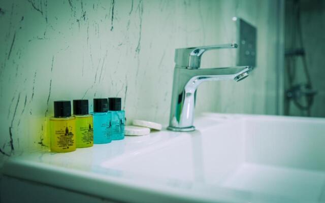 White Golden Suite Hotel