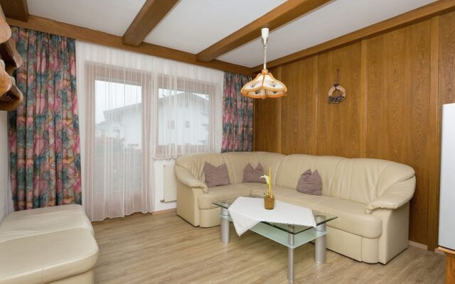 Modern Apartment in Uderns Near Ski Area