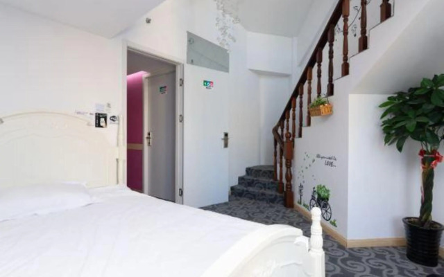 100 Inn (Shanghai Pudong Lingang University Town store)