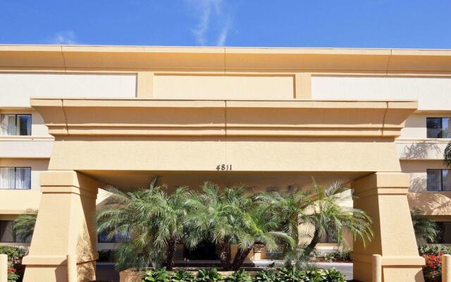 La Quinta Inn & Suites Tampa East Fairgrounds # 1039