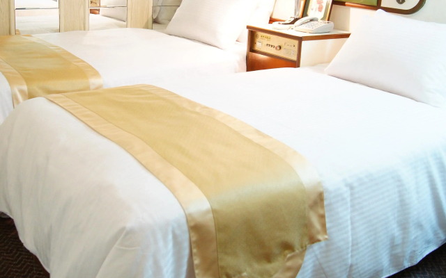 Famouse Hotel