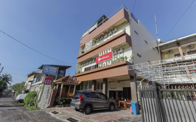 RedDoorz Syariah near Universitas Jember