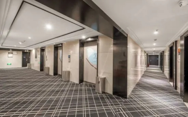 Xana Hotelle Hotel (Chongqing Longhu Yuanzhu Sports Park Subway Station)