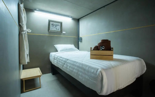 Third Rock Hostel (SHA Extra Plus)