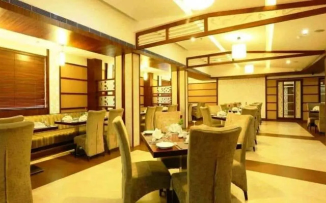 Hotel Moonlit Regency