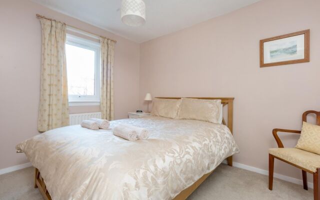 409 Cosy and Quiet 1 Bedroom Apartment in Canonmills With Parking