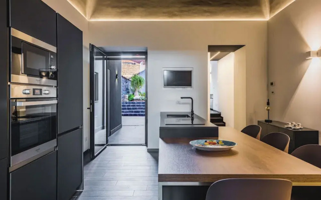 Leone Apartment with Garden