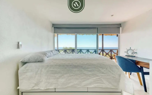 Amazing 3 BR Penthouse With Beachclub