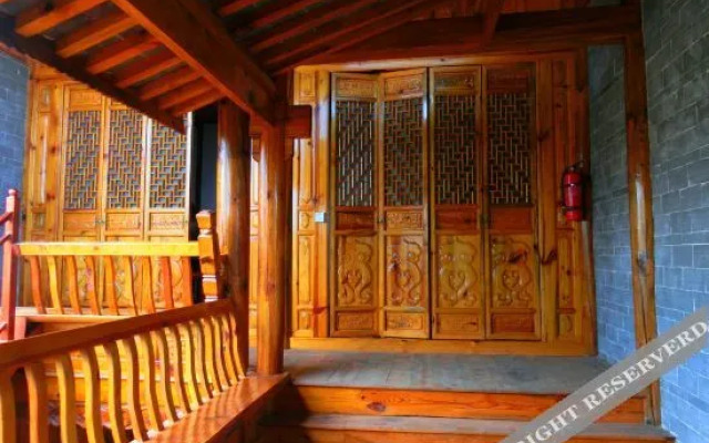 Jianshui Yanqitang Private Courtyard Inn (Jianshui Ancient City Small Train Store)