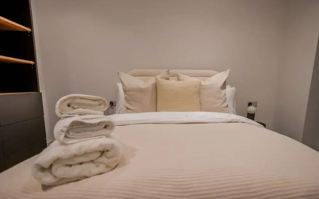 Bianco Suite 2BR With City Views