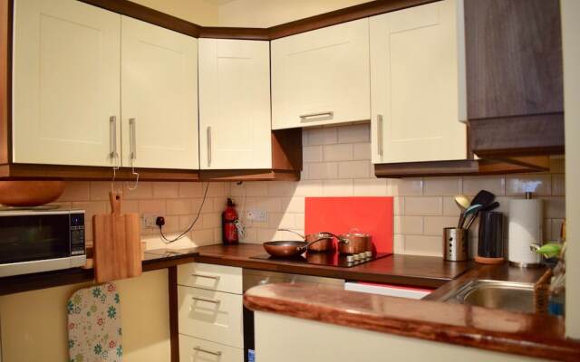 1 Bedroom Apartment on Cathal Brugha St Sleeps 2