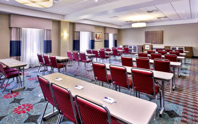 Holiday Inn Express & Suites Oak Ridge by IHG