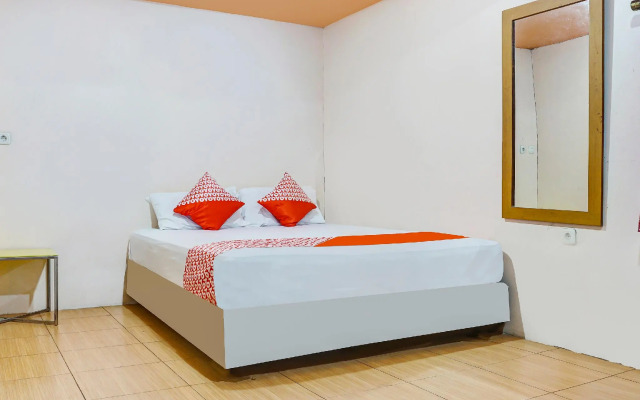 OYO 90923 Makassar Cottage