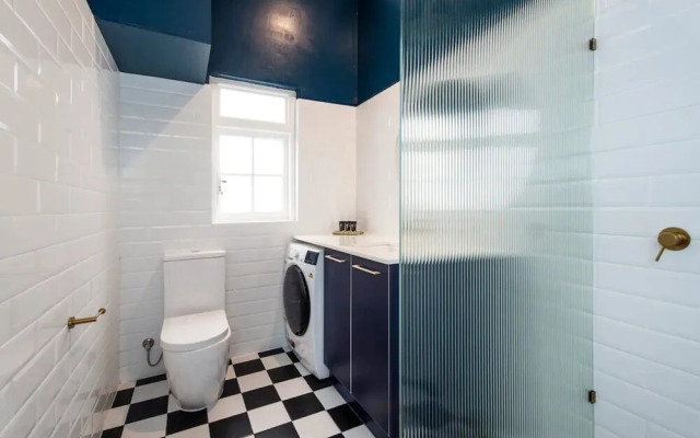 The 1920s - 'the Golden Palm' Suite Apartment