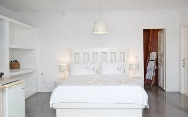 Anixi Lounge Suites - Adults Only