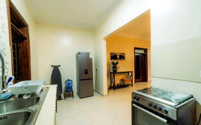 JULZ Place 3 bedroom Apartment with a lake view
