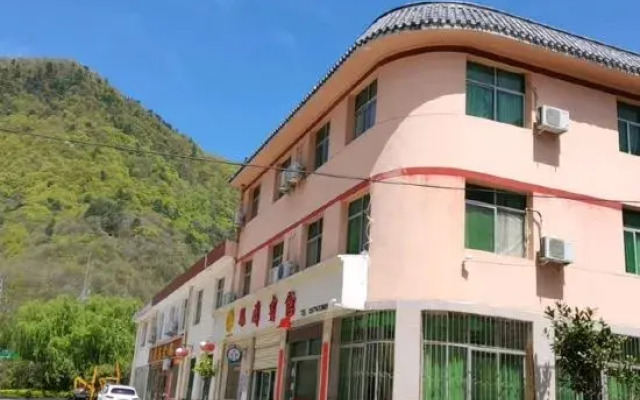 Ningshan Crown Fengxuan Hotel