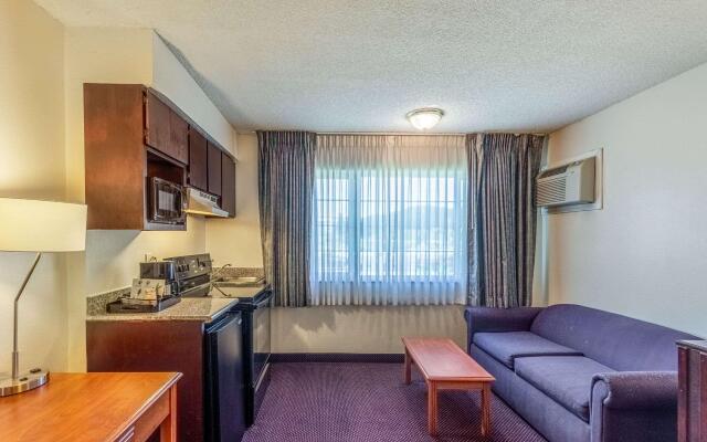 Rodeway Inn & Suites Hwy 217 & 26 W