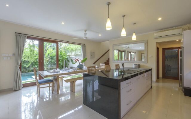 Villa Tepi Sungai