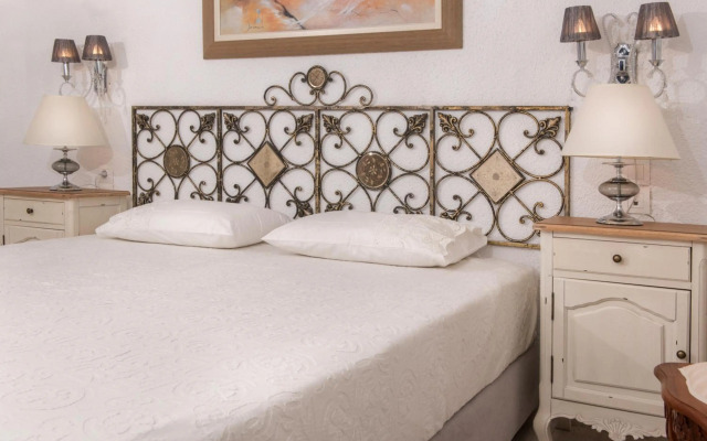Leandros Hotel