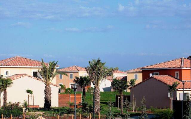 Semi-detached Home in Mediterranean Style, With Nice AC
