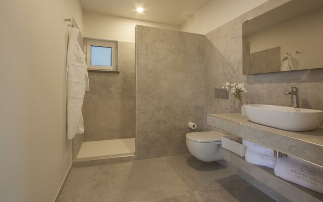 Hillside House Suites & Spa