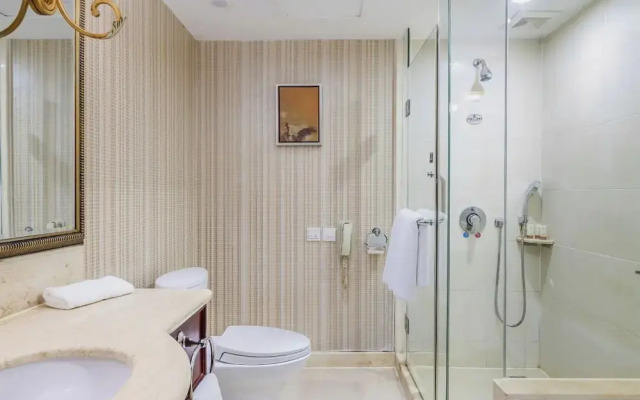 Yun-Ray Ambassador Hotel