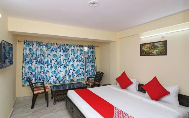 OYO Home 13520 Comfortable 2RK