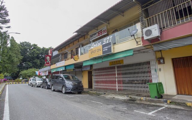 Lodge 37T by OYO Rooms