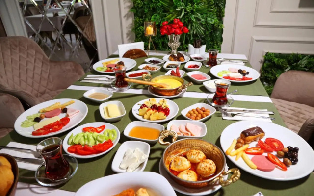 Bayrak Grand Hotel