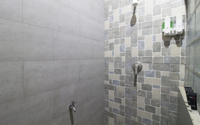 RedDoorz Plus near RS Hasan Sadikin