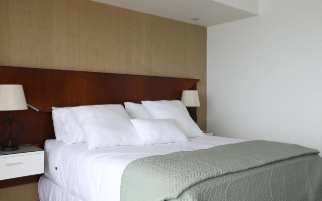 Boardwalk Modern Apartment With Oceanview