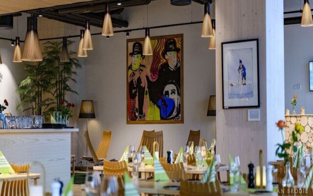 Wood Hotel by Frich's