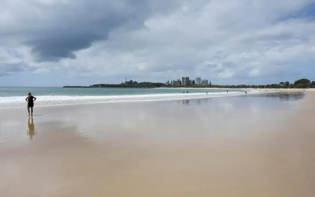 20 Steps to the Sand!