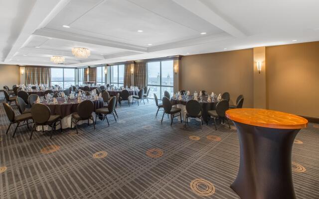 Crowne Plaza Kansas City Downtown by IHG