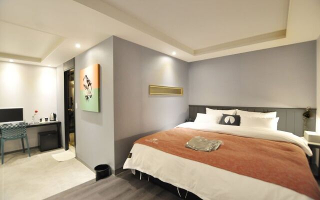 French Code Hotel Seomyeon Bumcheon