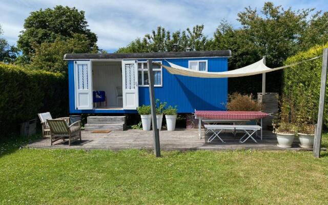 Little blue house (on the campsite)