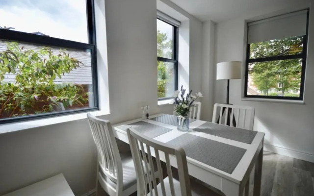 Stylish 2 Bedroom Apartment in Downtown Bristol