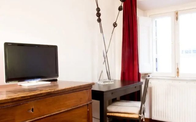 Spanish Steps Studio Apartment