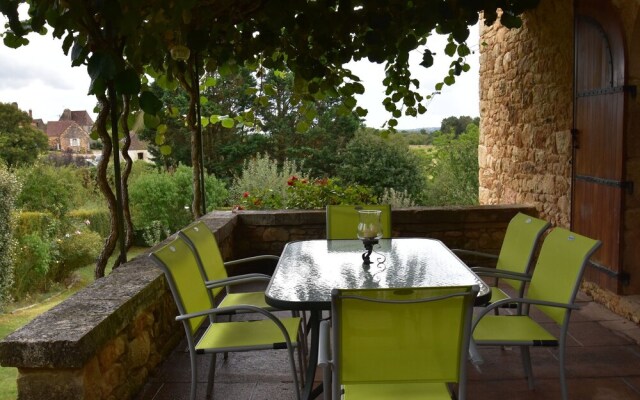 Luxurious Holiday Home in Domme with Swimming Pool