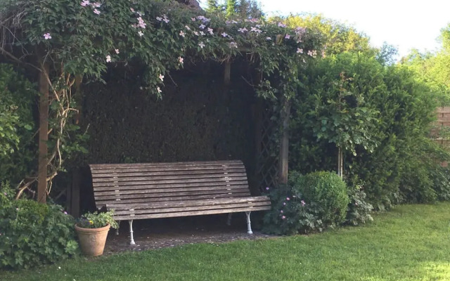 \"country House Flair\"