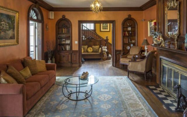 The Yankee Clipper Inn