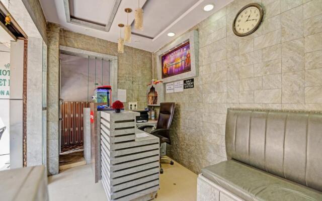 OYO 84859 Hotel Preet Palace