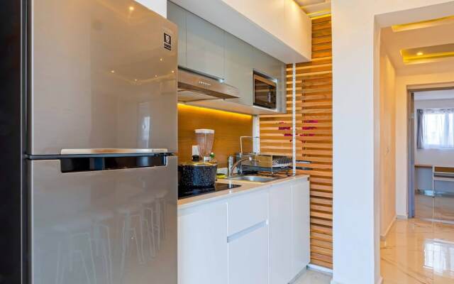 Luxury Apartments Pool & Jacuzzi